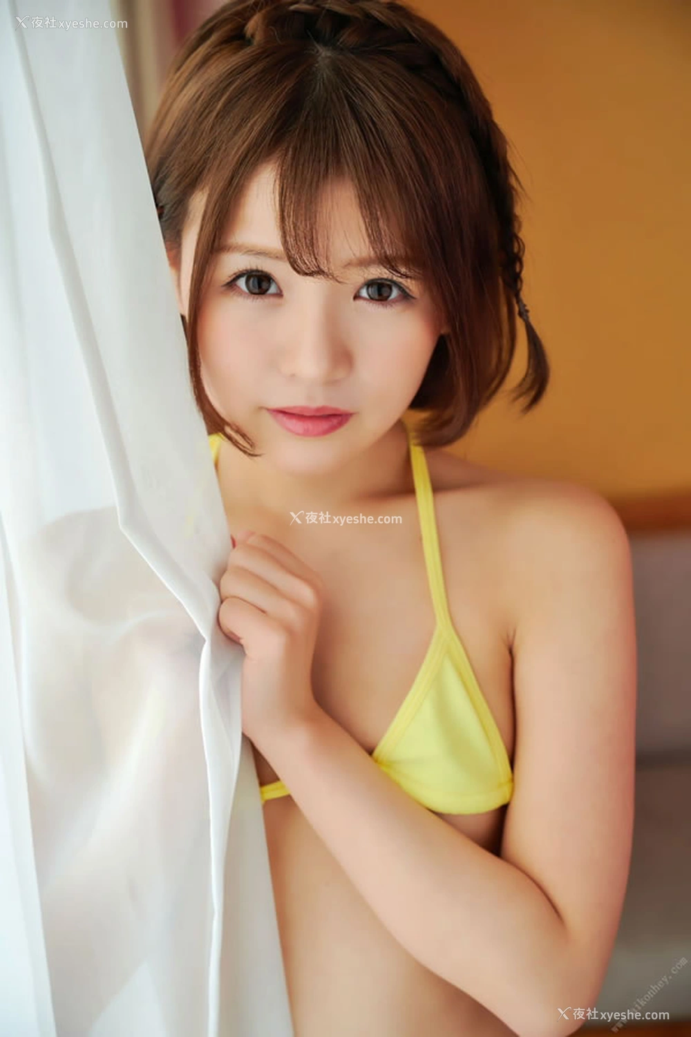 1P - 娇小玲珑的美女居家黄色比基尼无圣光图集
