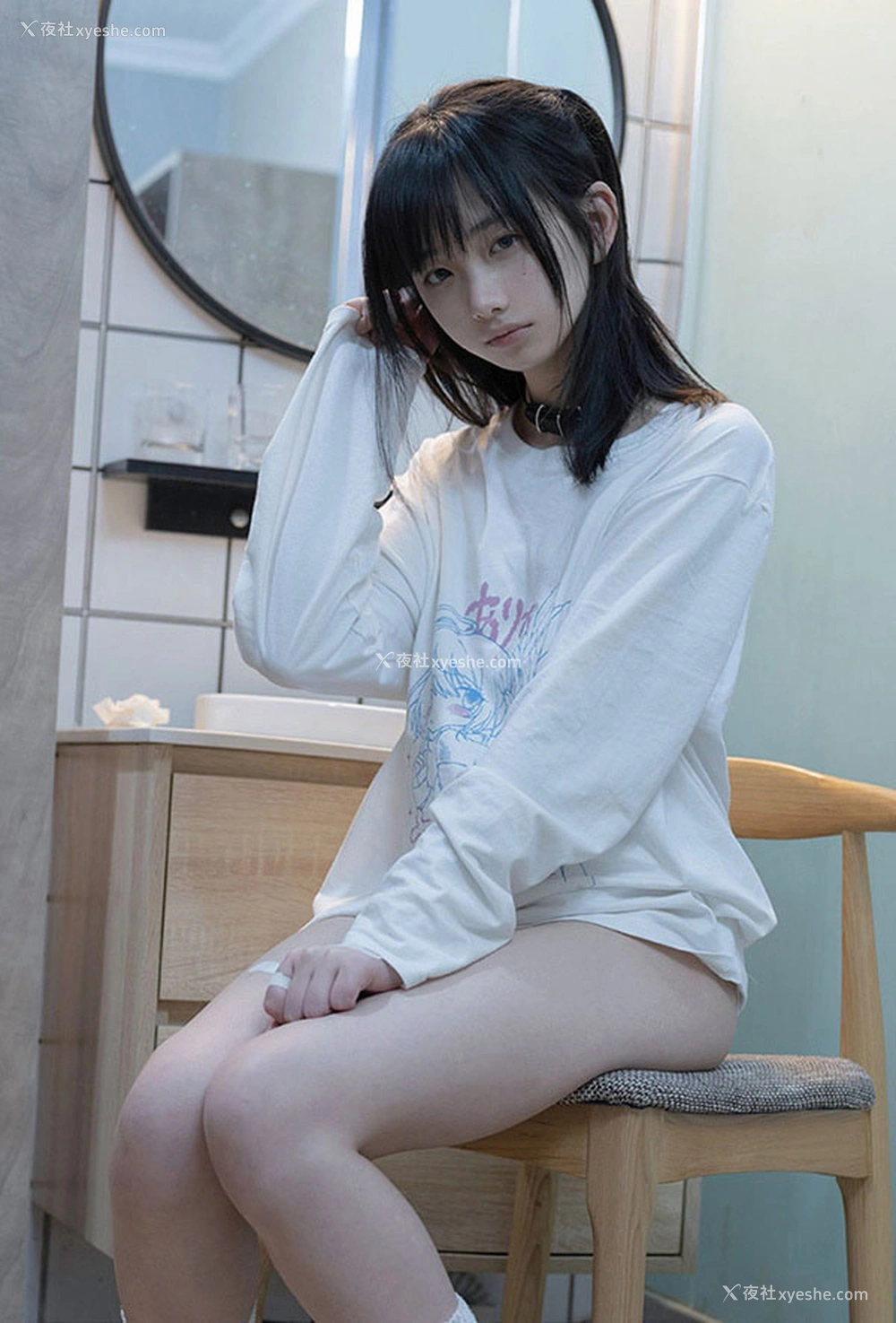 1P - 网红美女千澄泡泡袜少女 裸体围巾犬娘