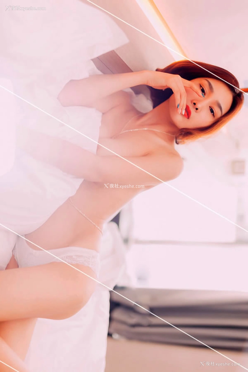 1P - 大奶女神闫盼盼18年7月写真裸心无圣光写真