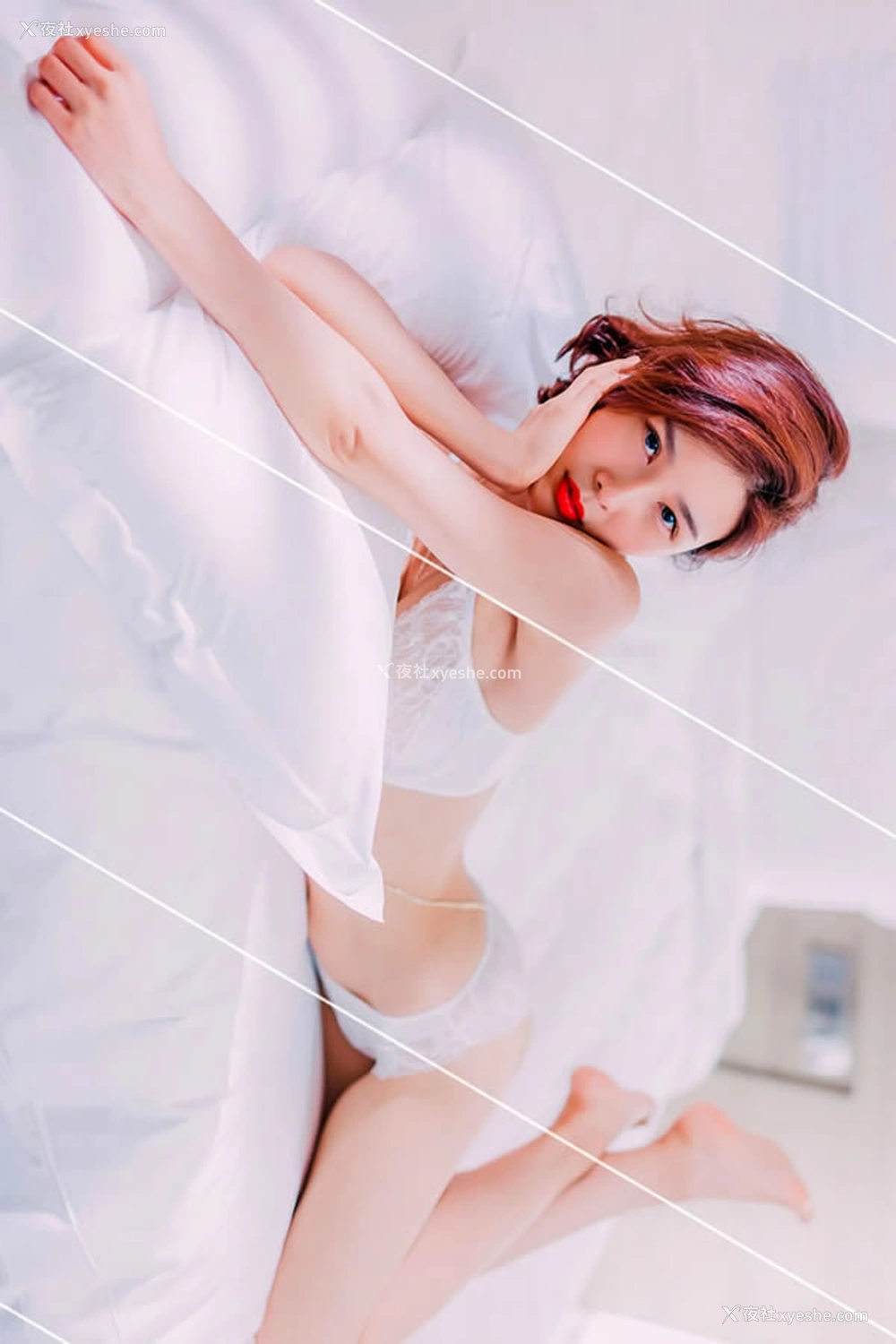 1P - 大奶女神闫盼盼18年7月写真裸心无圣光写真
