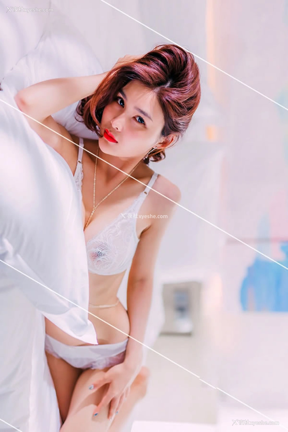 1P - 大奶女神闫盼盼18年7月写真裸心无圣光写真