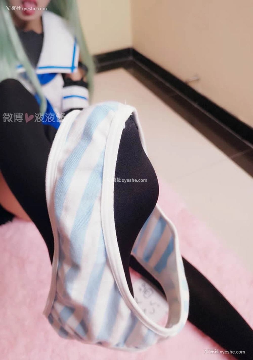 1P - 极品萝莉之网红液液酱黑丝私拍无圣光人体套图