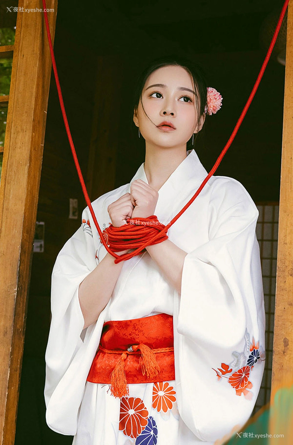 1P - 极品女神年年之以爱之名行束缚之事