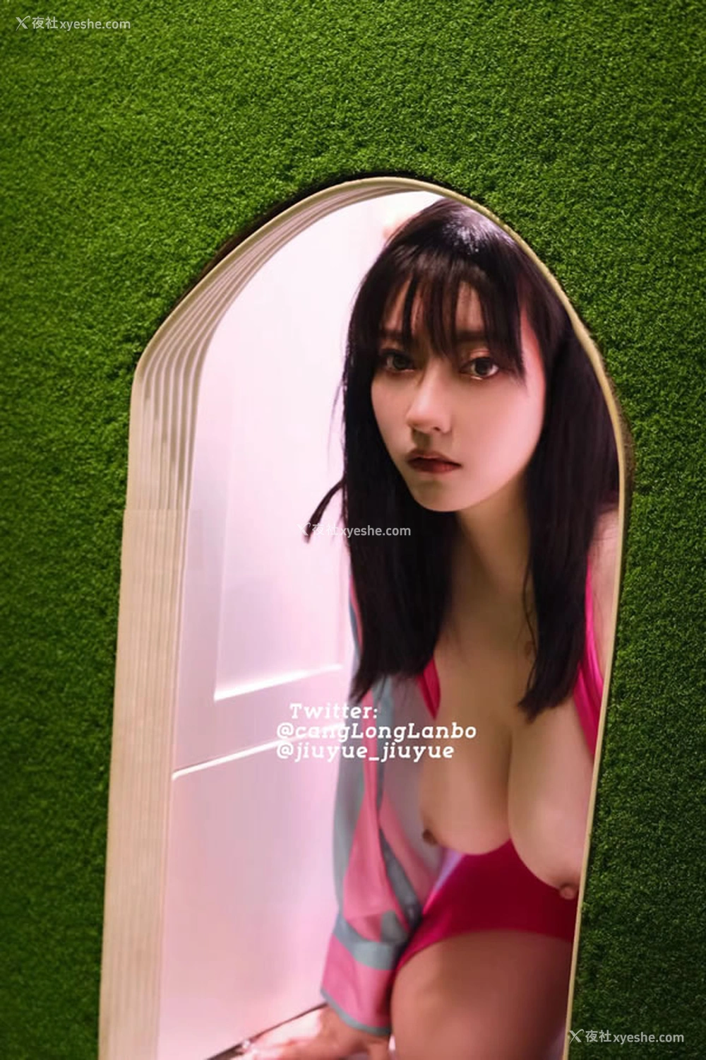 1P - 福利姬酒月桃红连体衣商场露出尺度图集
