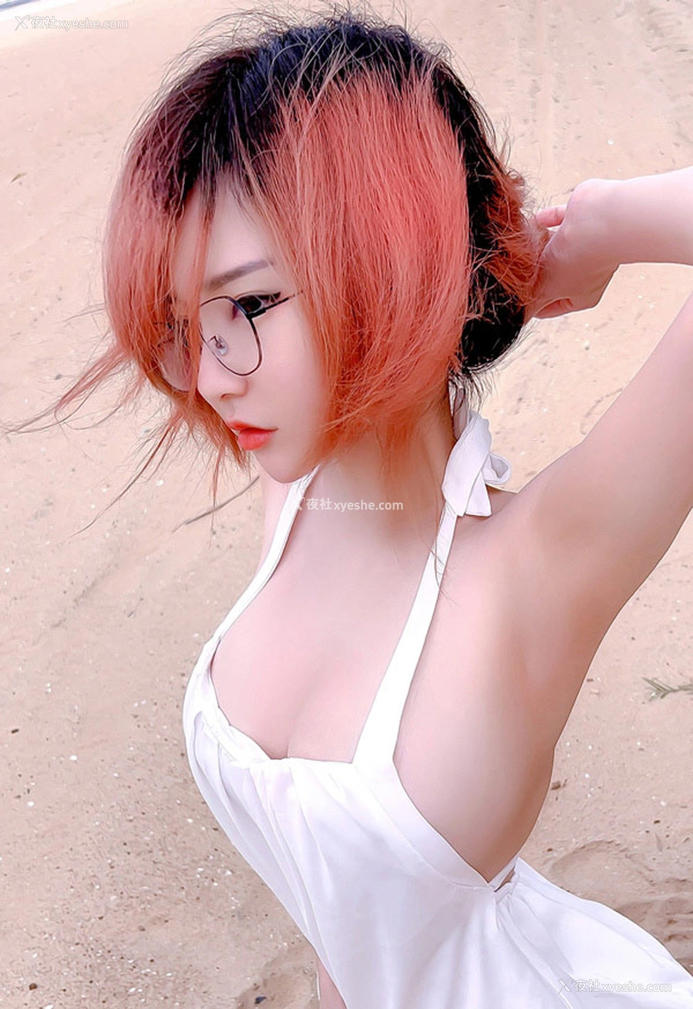 1P - 丰满美女Potato Godzilla海边吊带裙尺度写真