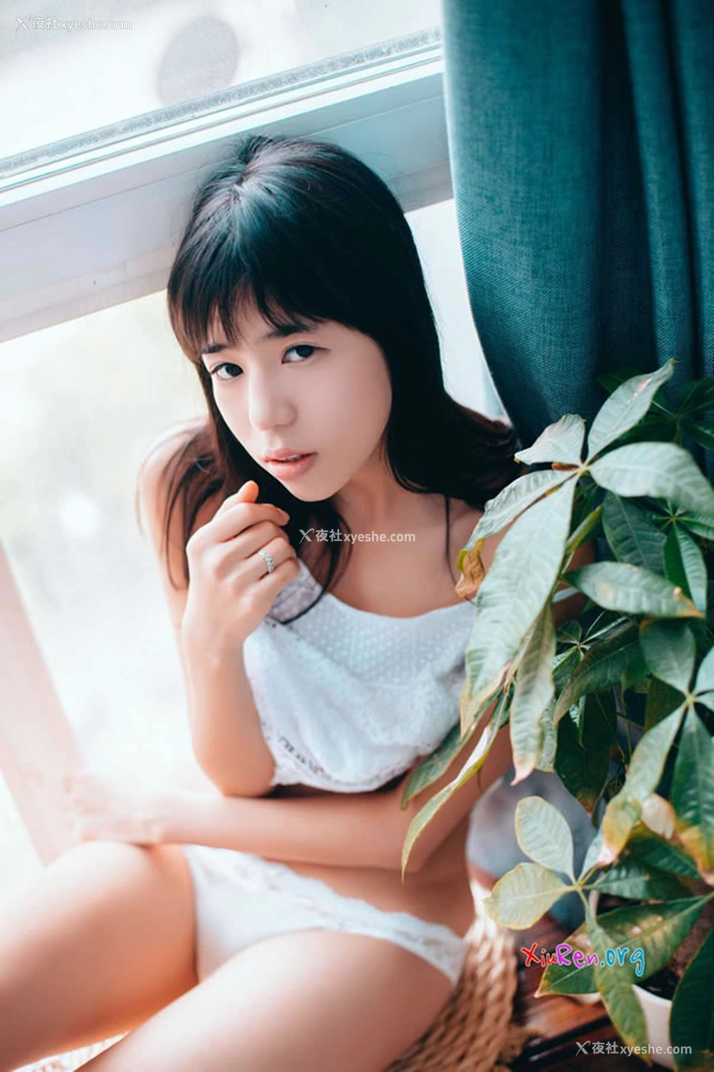 1P - 推女郎骨感白虎少女艾栗栗劲爆私密无圣光内衣写真