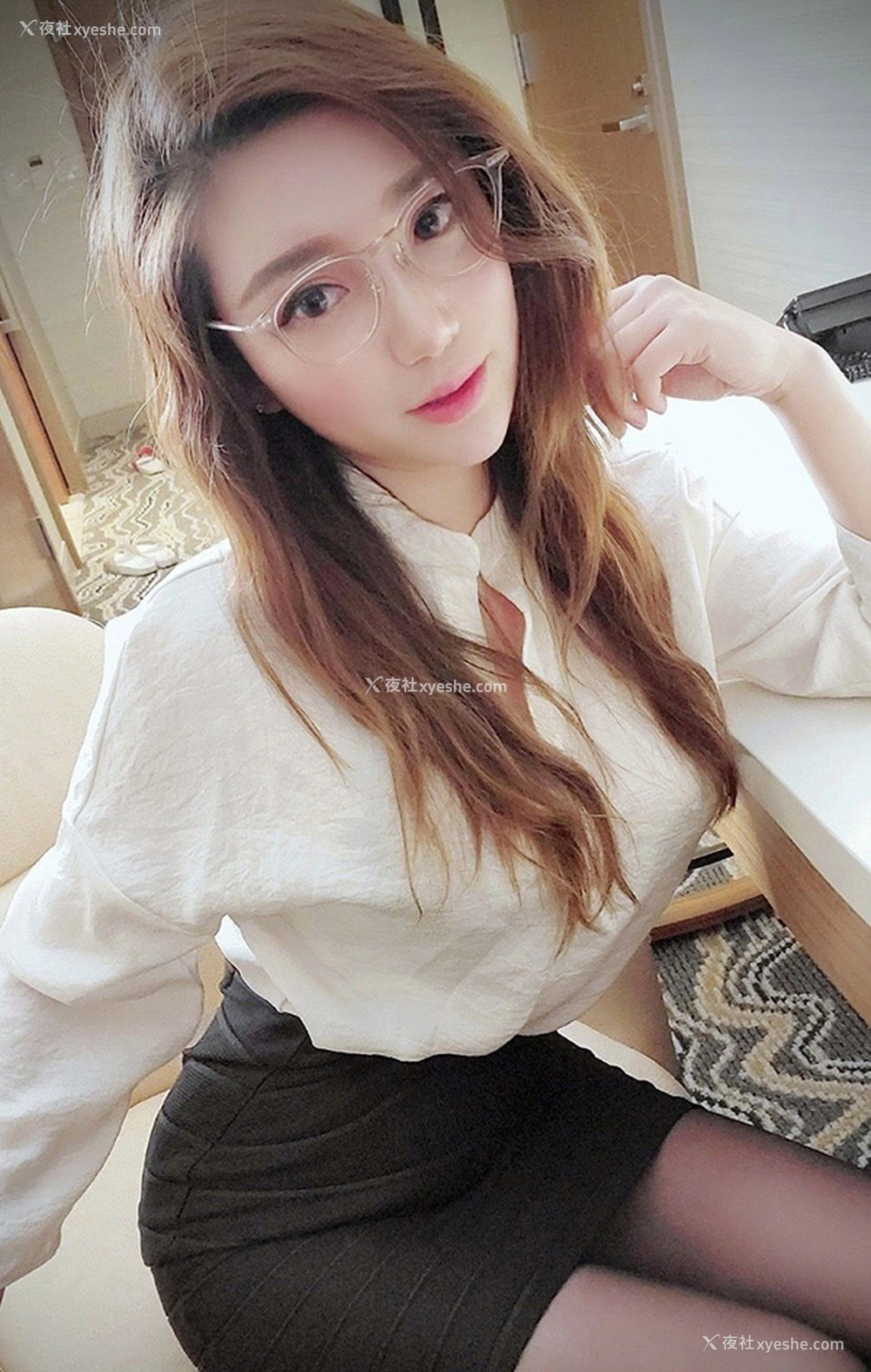 1P - 知性美女Nicolove的休闲系私拍尺度视图