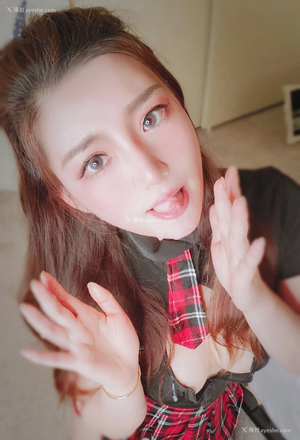 1P - 知性美女Nicolove的休闲系私拍尺度视图