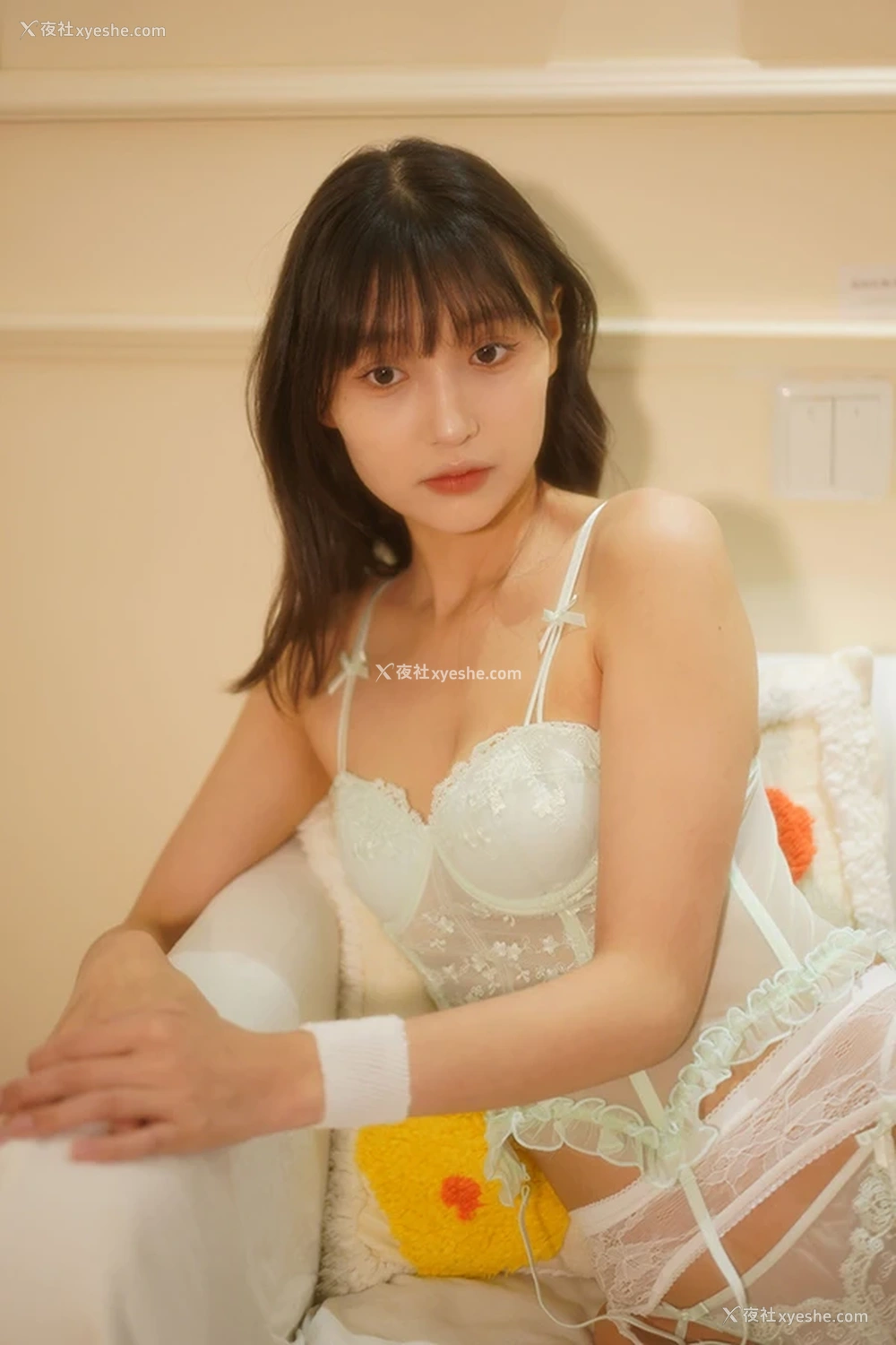 1P - 美女模特铃兰秀人林星澜酒店私拍套图