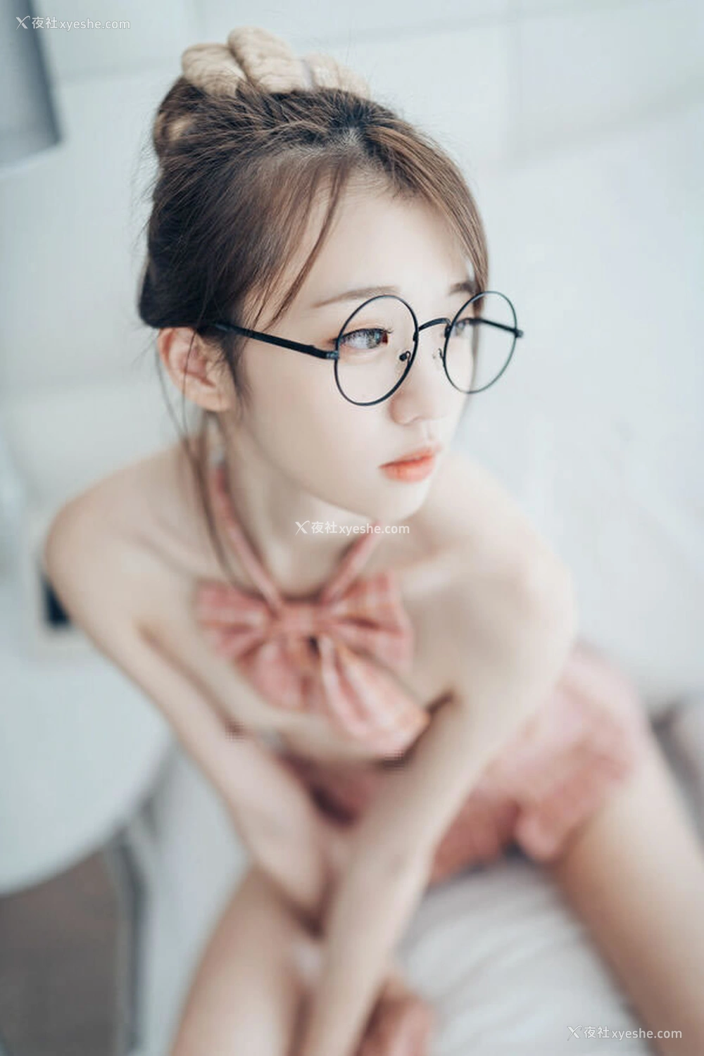 1P - 俏皮小姐姐妍妍粉格子JK无圣光图集