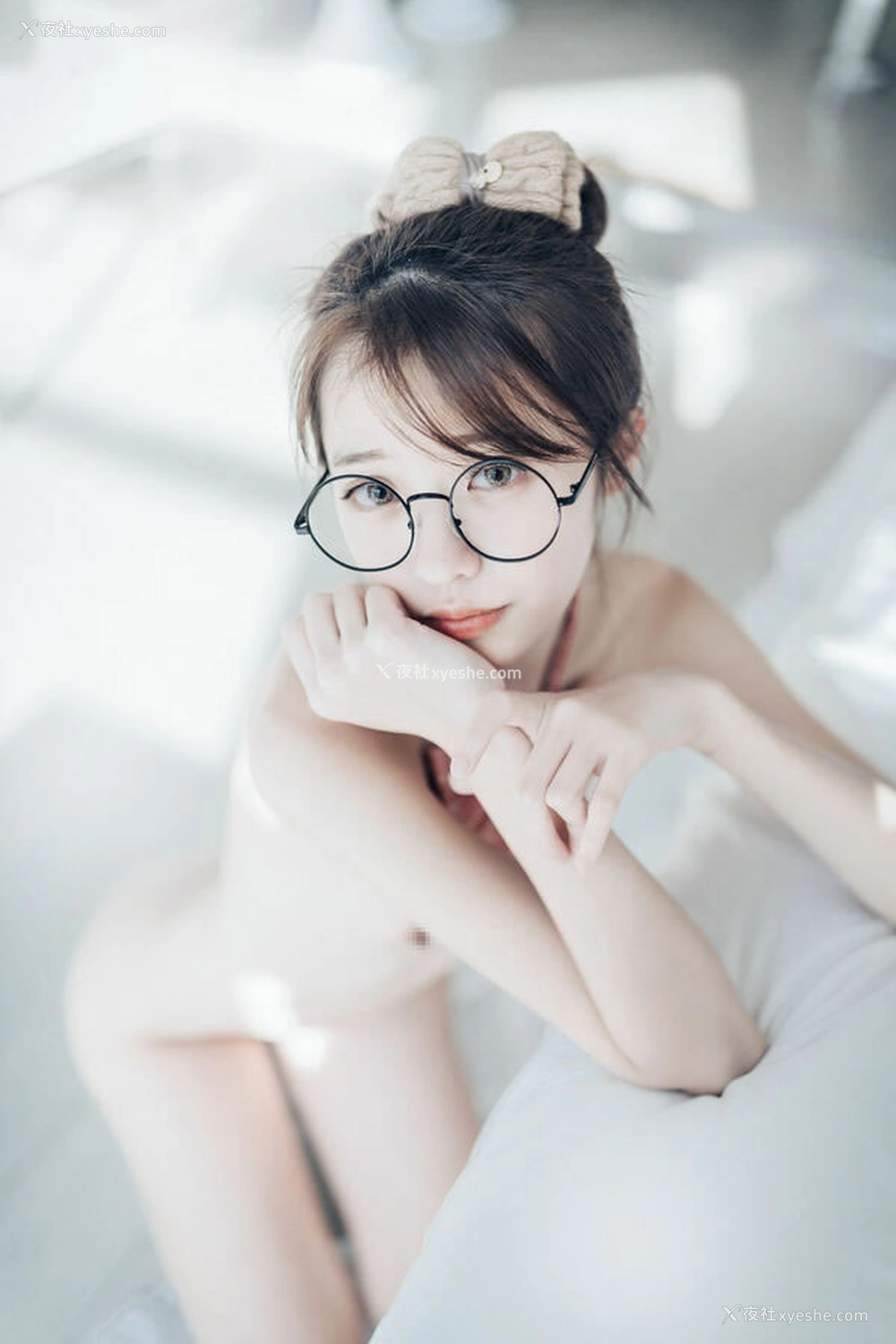 1P - 俏皮小姐姐妍妍粉格子JK无圣光图集