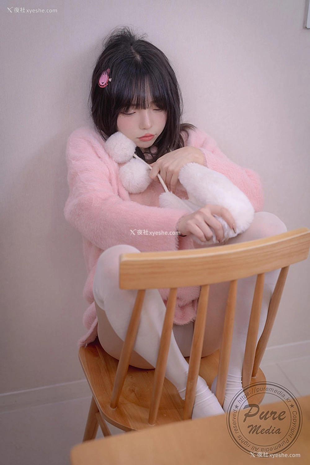 1P - 娇嫩小美女Jelly可爱粉红毛衣尺度写真