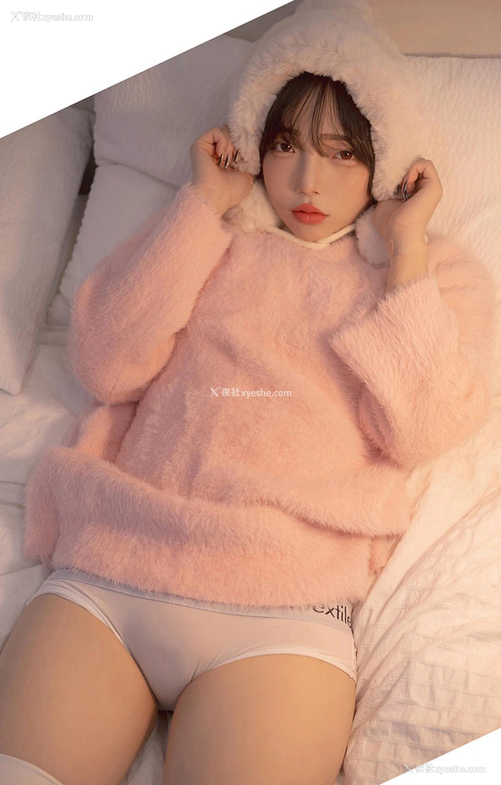 1P - 娇嫩小美女Jelly可爱粉红毛衣尺度写真