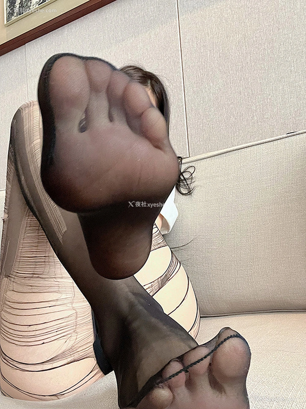 1P - 网红美女脸红Dearie撕破黑丝情趣写真