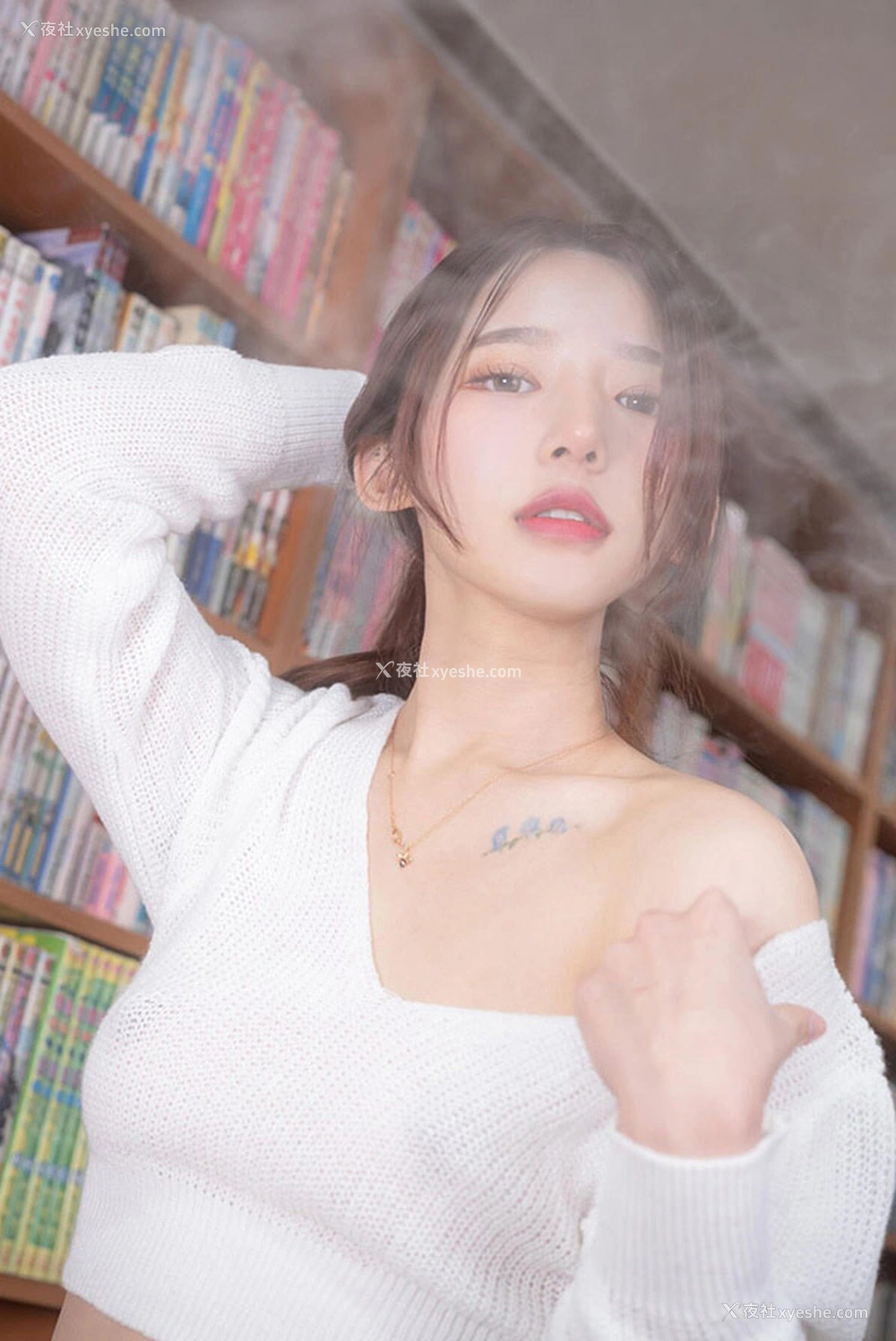 1P - 极品小姐姐Yeha图书馆的漂亮JK女孩臆想记