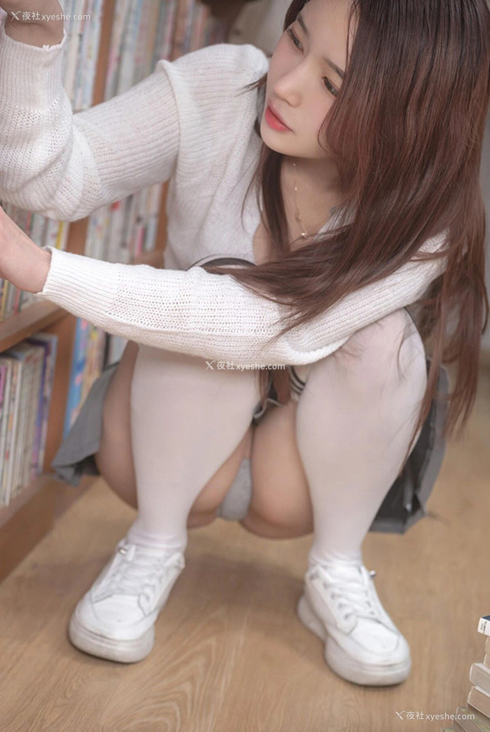 1P - 极品小姐姐Yeha图书馆的漂亮JK女孩臆想记
