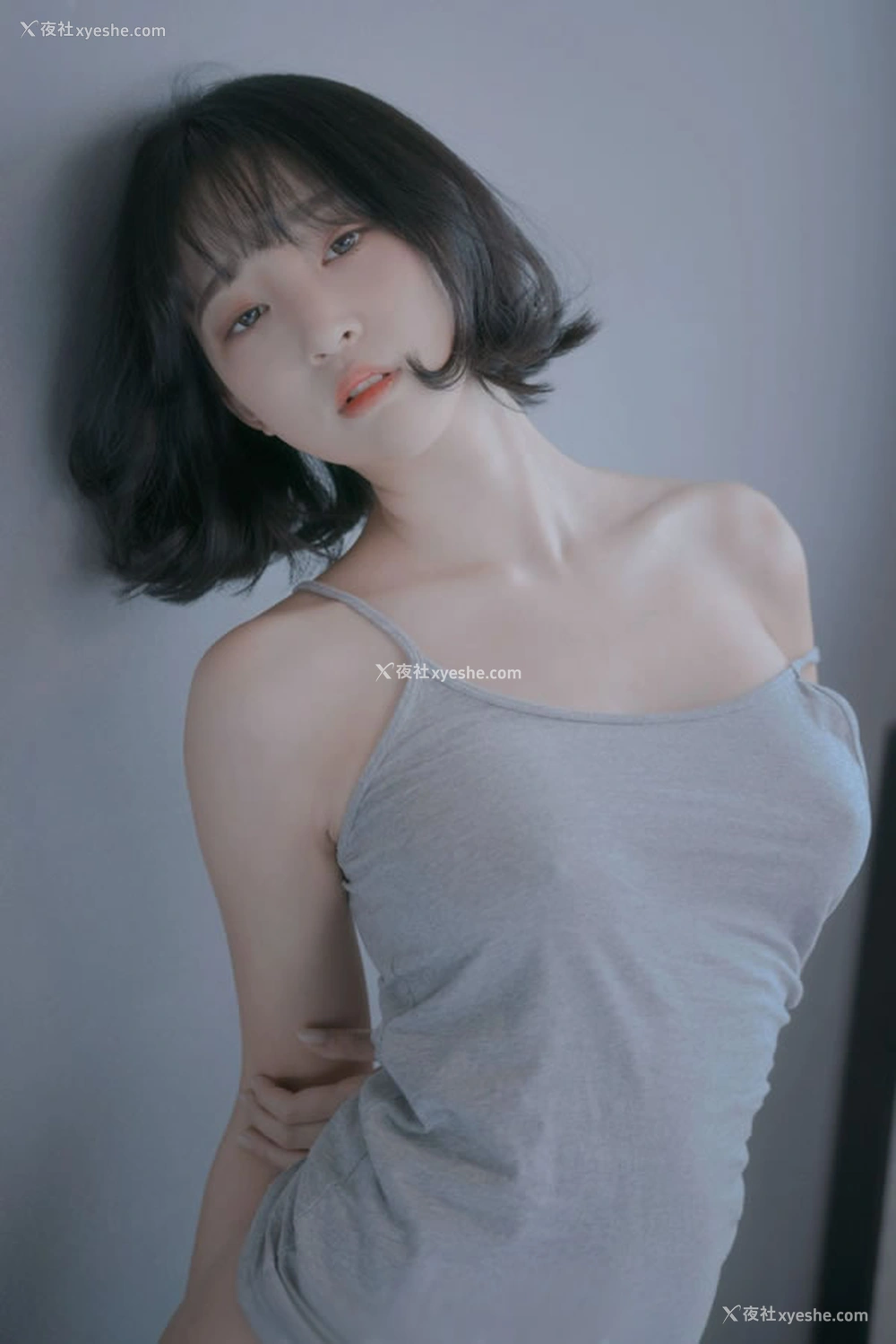 1P - 胸部丰满的清秀女生居家诱惑调教写真
