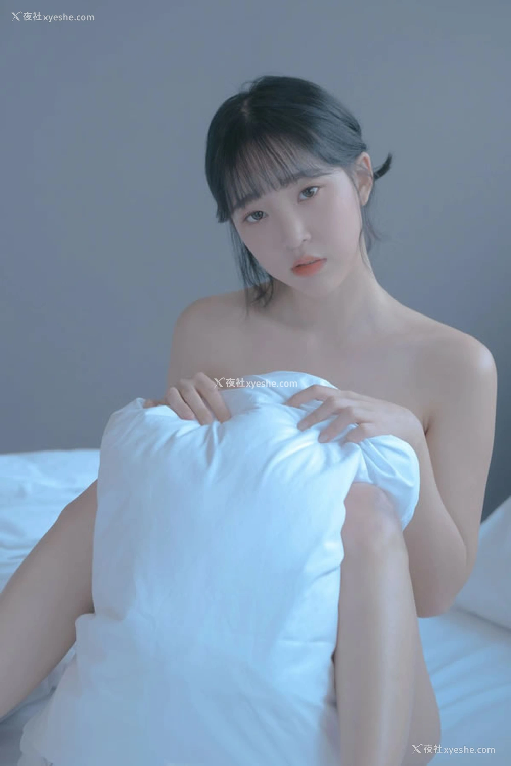 1P - 胸部丰满的清秀女生居家诱惑调教写真