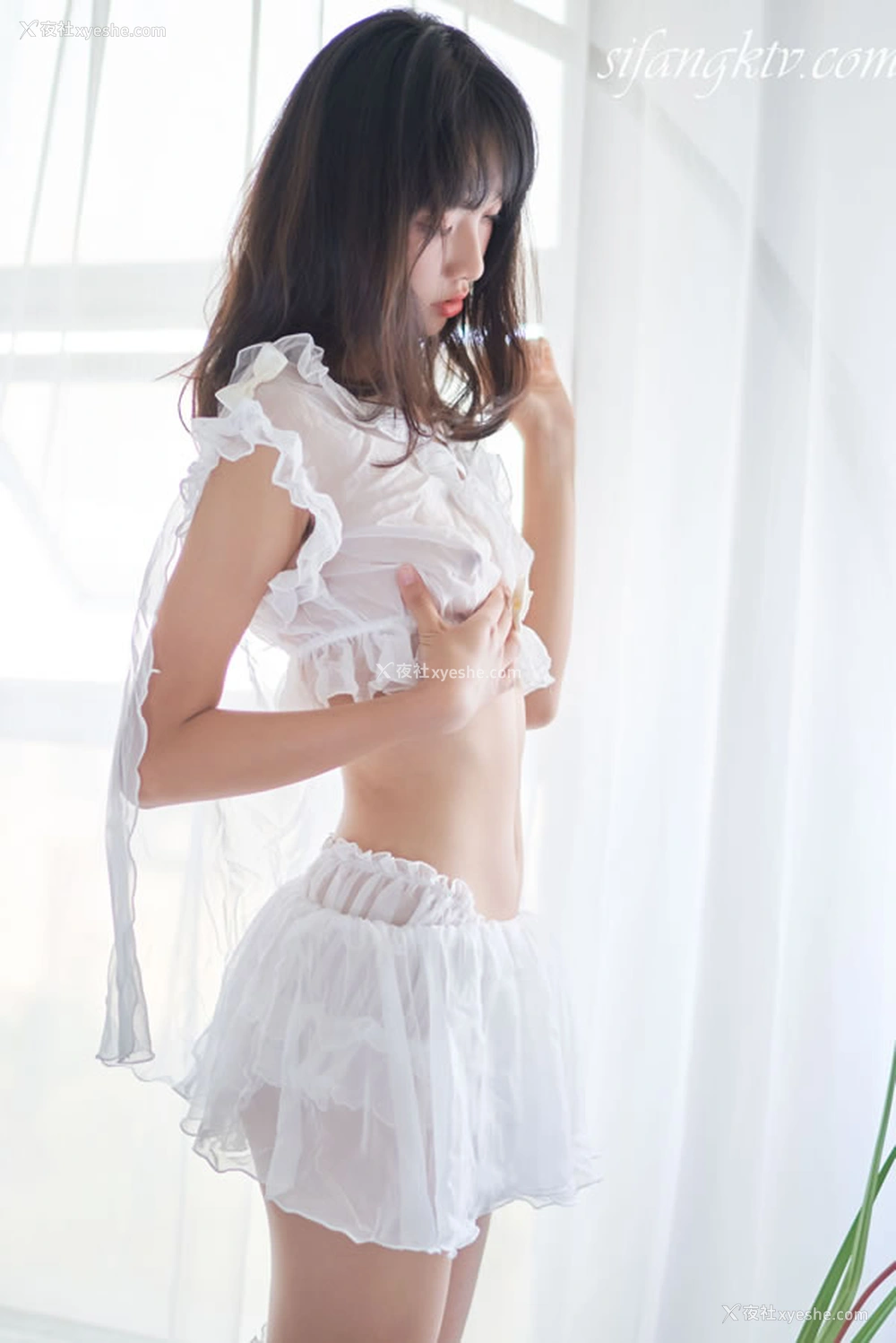 1P - 福利姬西瓜少女 – 白色透视纱裙