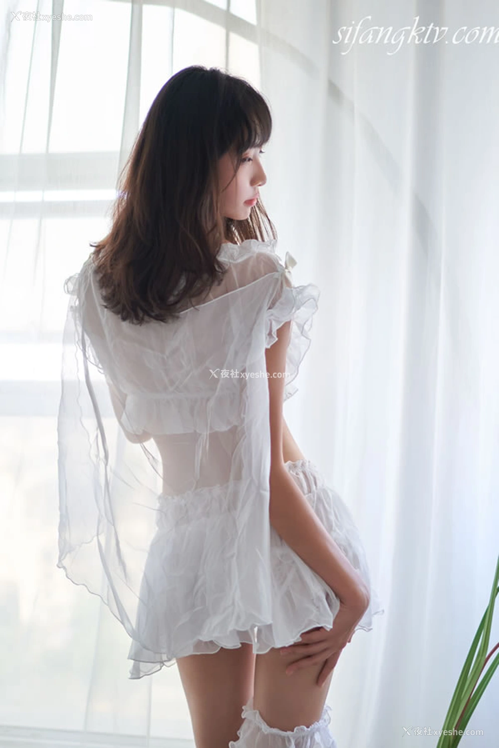 1P - 福利姬西瓜少女 – 白色透视纱裙
