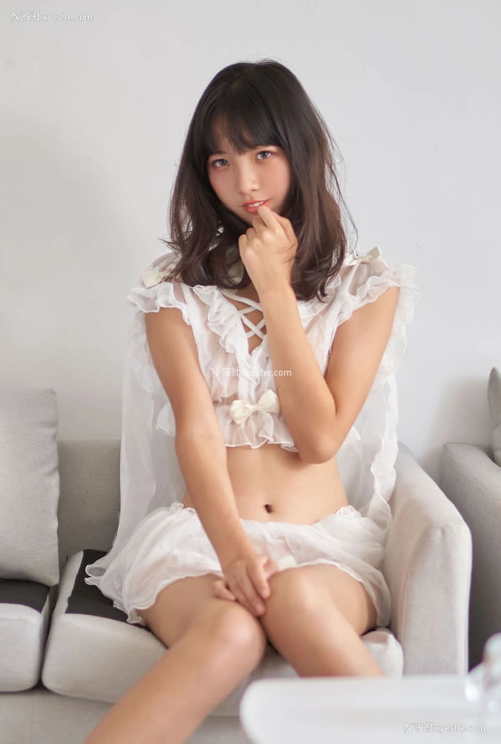 1P - 福利姬西瓜少女 – 白色透视纱裙