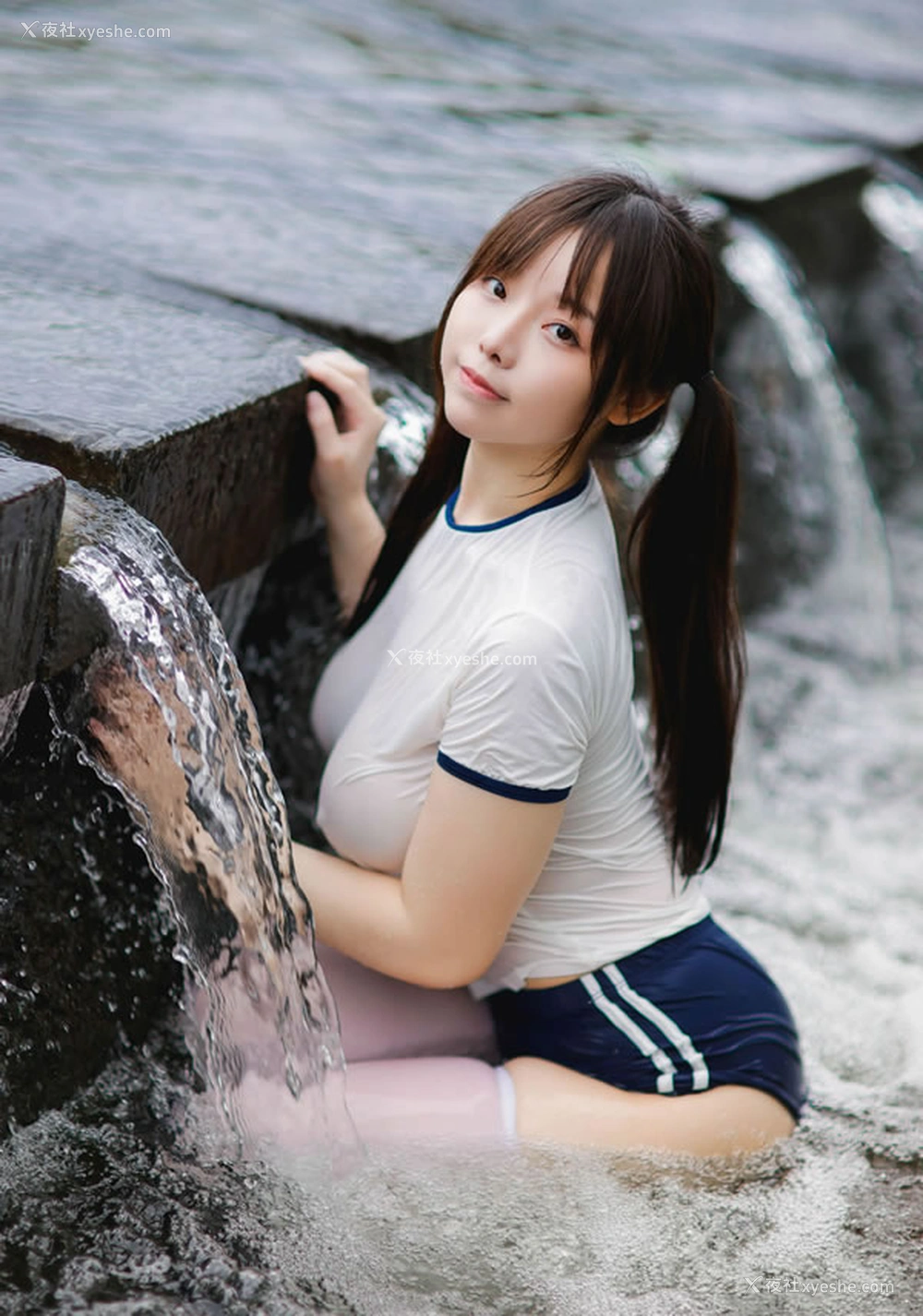 1P - 极品福利姬六味帝皇酱 – 体操服溪涧嬉戏
