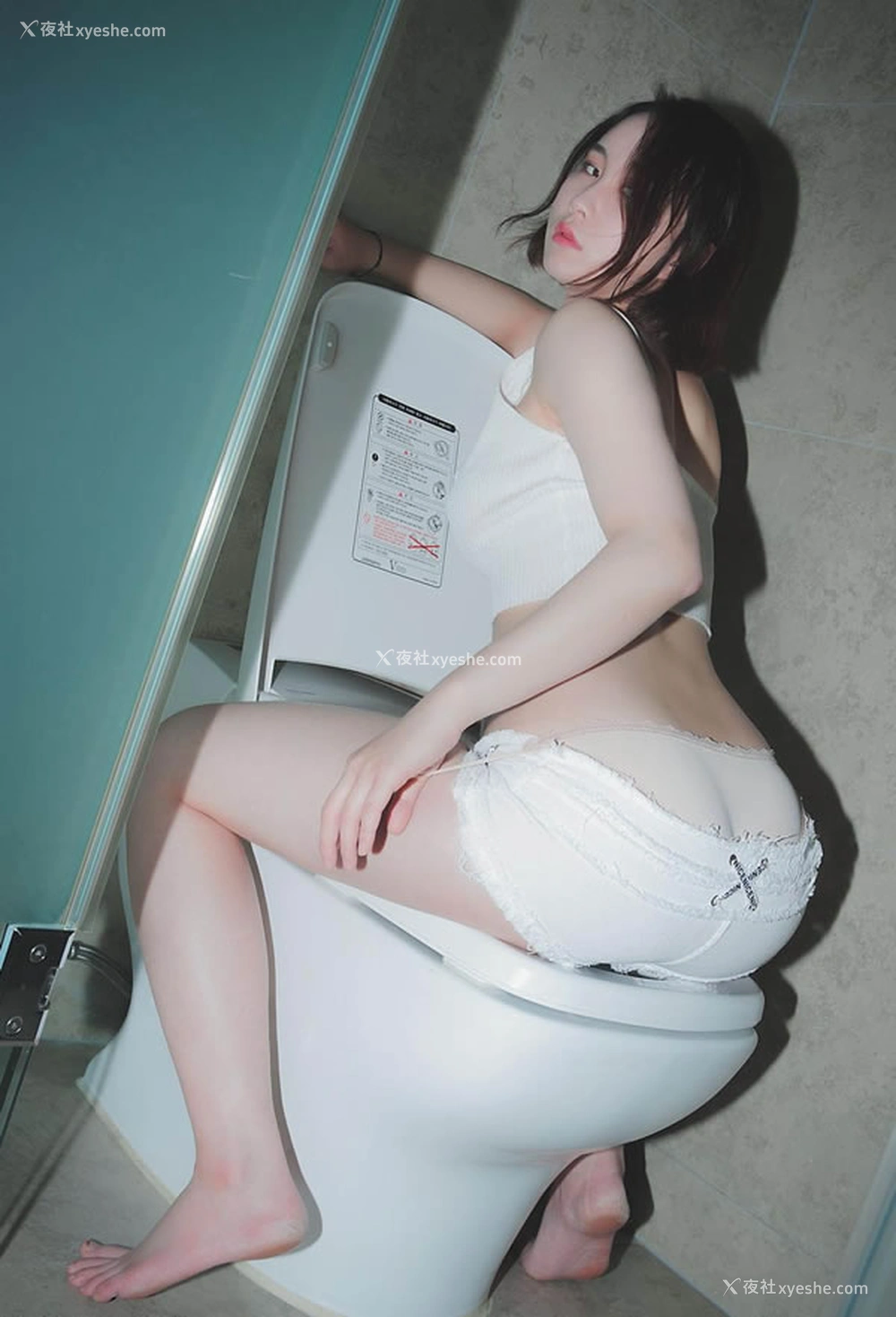 1P - 短衫小女生调教版翘臀紧致性感肌肤白嫩