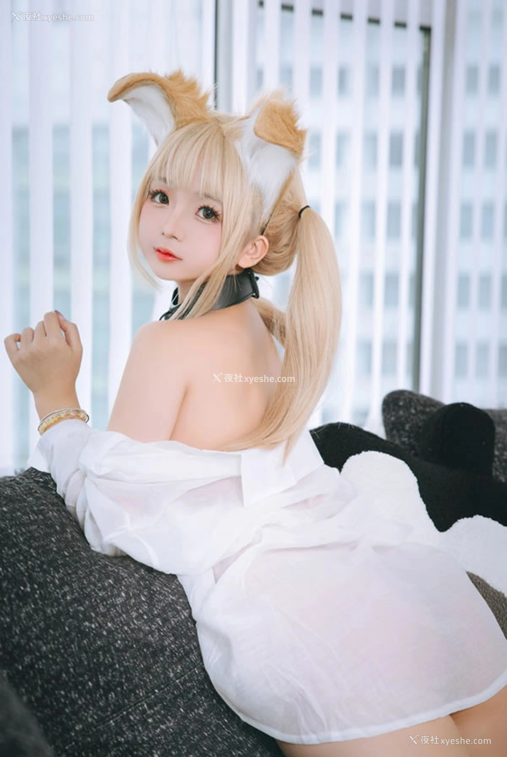 1P - 网红美女日奈娇–衬衫小狗