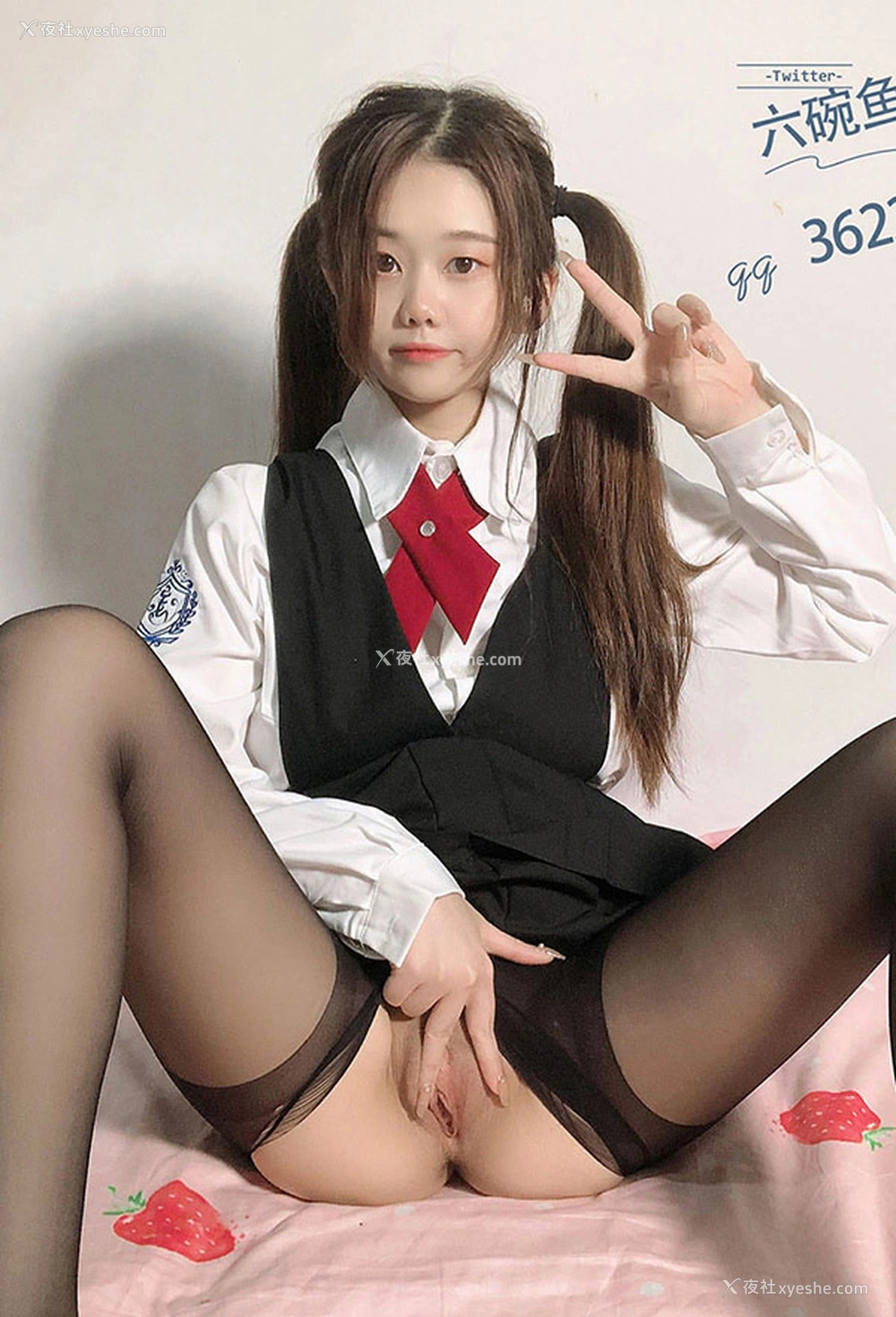 1P - 福利姬六碗鱼子酱 黑丝JK学妹尺度图集