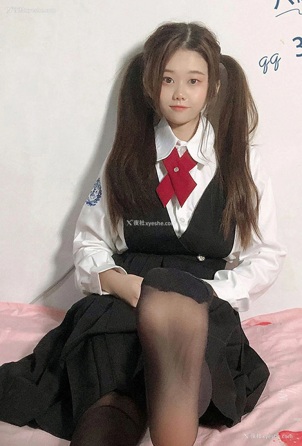 1P - 福利姬六碗鱼子酱 黑丝JK学妹尺度图集