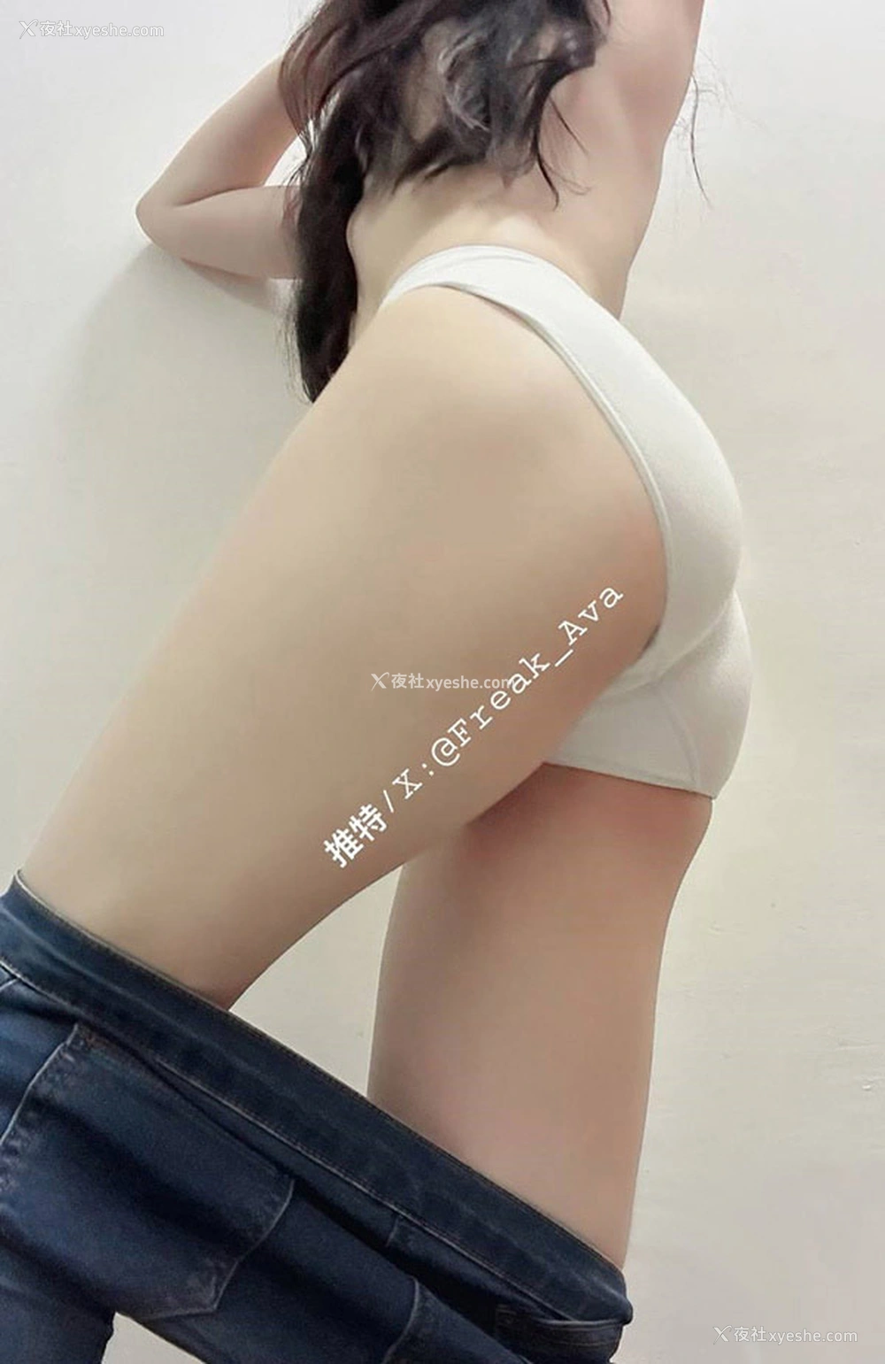 1P - 长腿福利姬@艾娃 会员群尺度视图合集