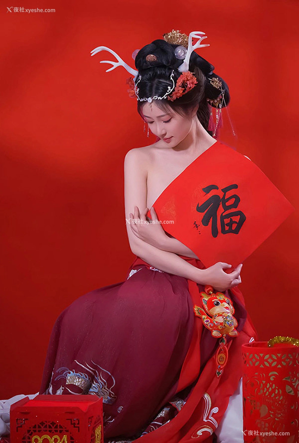 1P - 极品女神年年 龙年吉祥无圣光唯美写真
