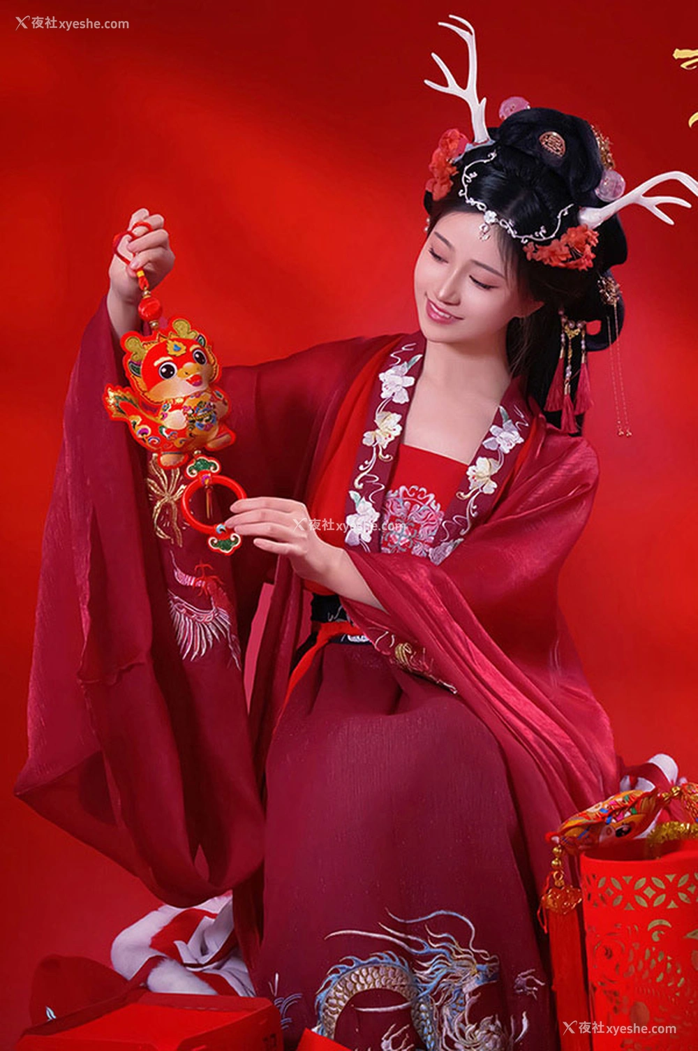 1P - 极品女神年年 龙年吉祥无圣光唯美写真