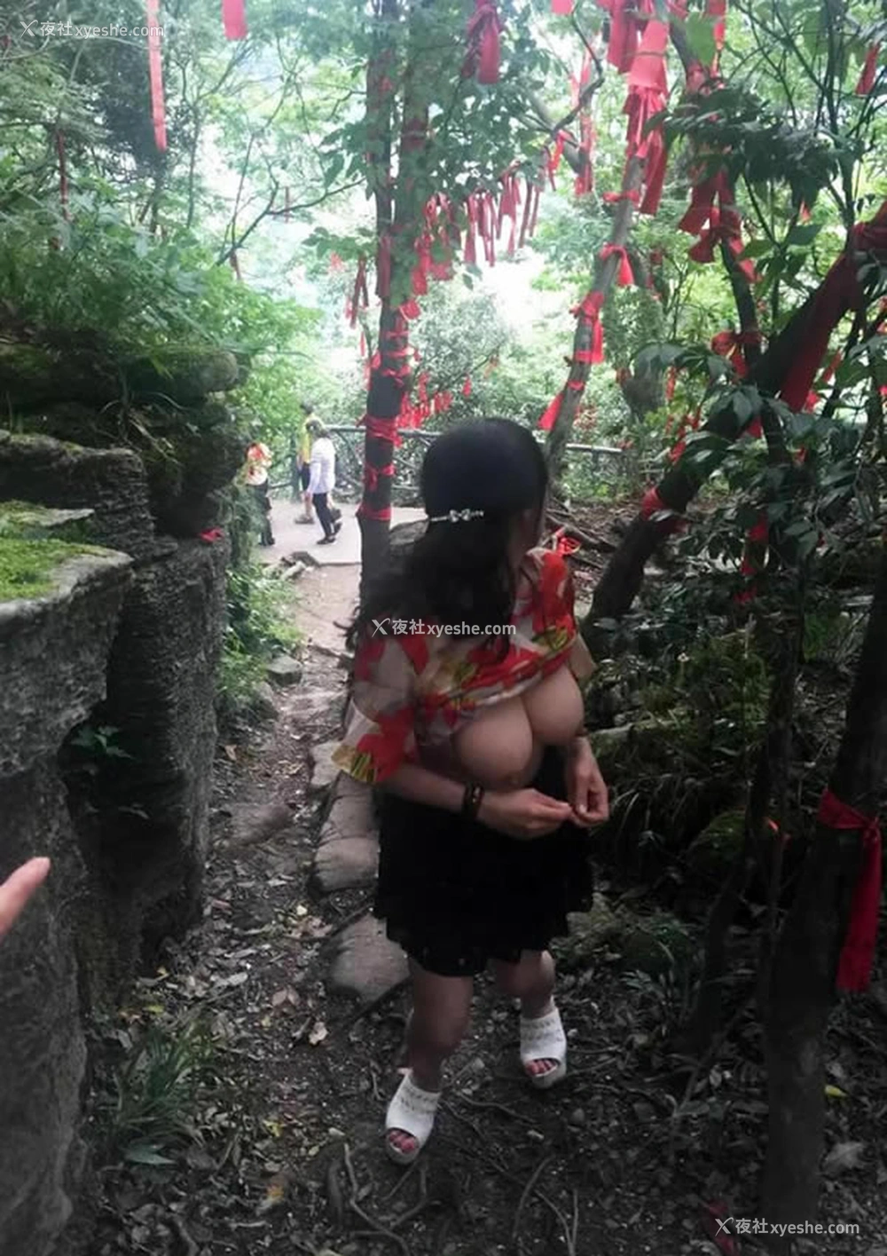 1P - 极品露出之美女外景无圣光人体艺术写真3