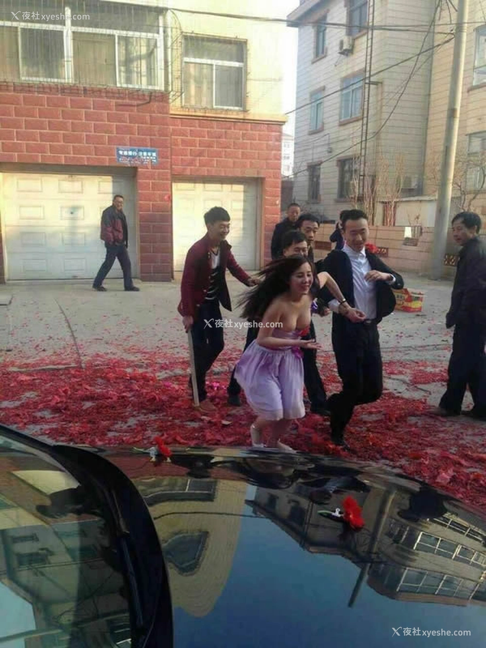 1P - 极品露出之美女外景无圣光人体艺术写真3