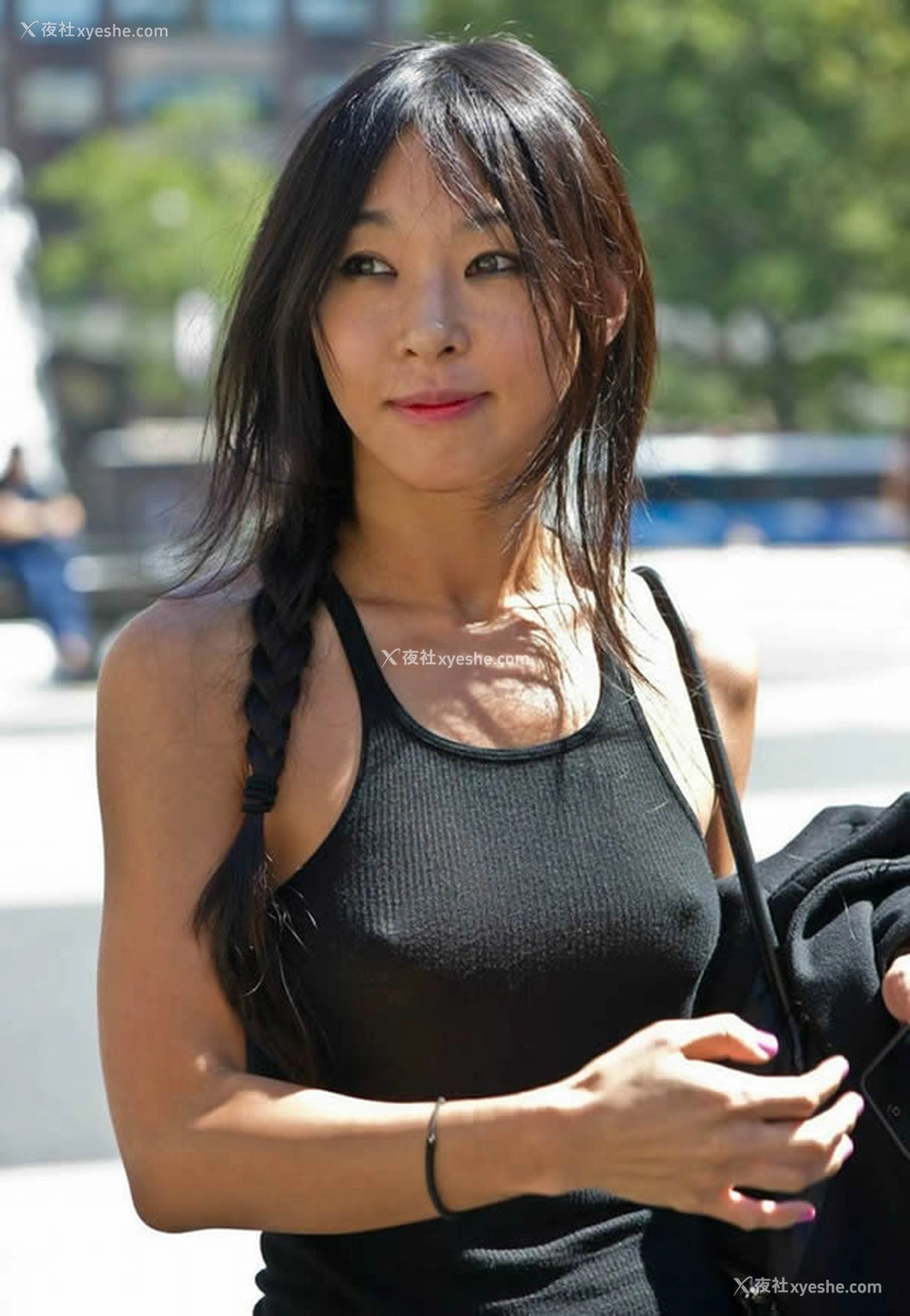 1P - 极品露出之美女外景无圣光人体艺术写真3