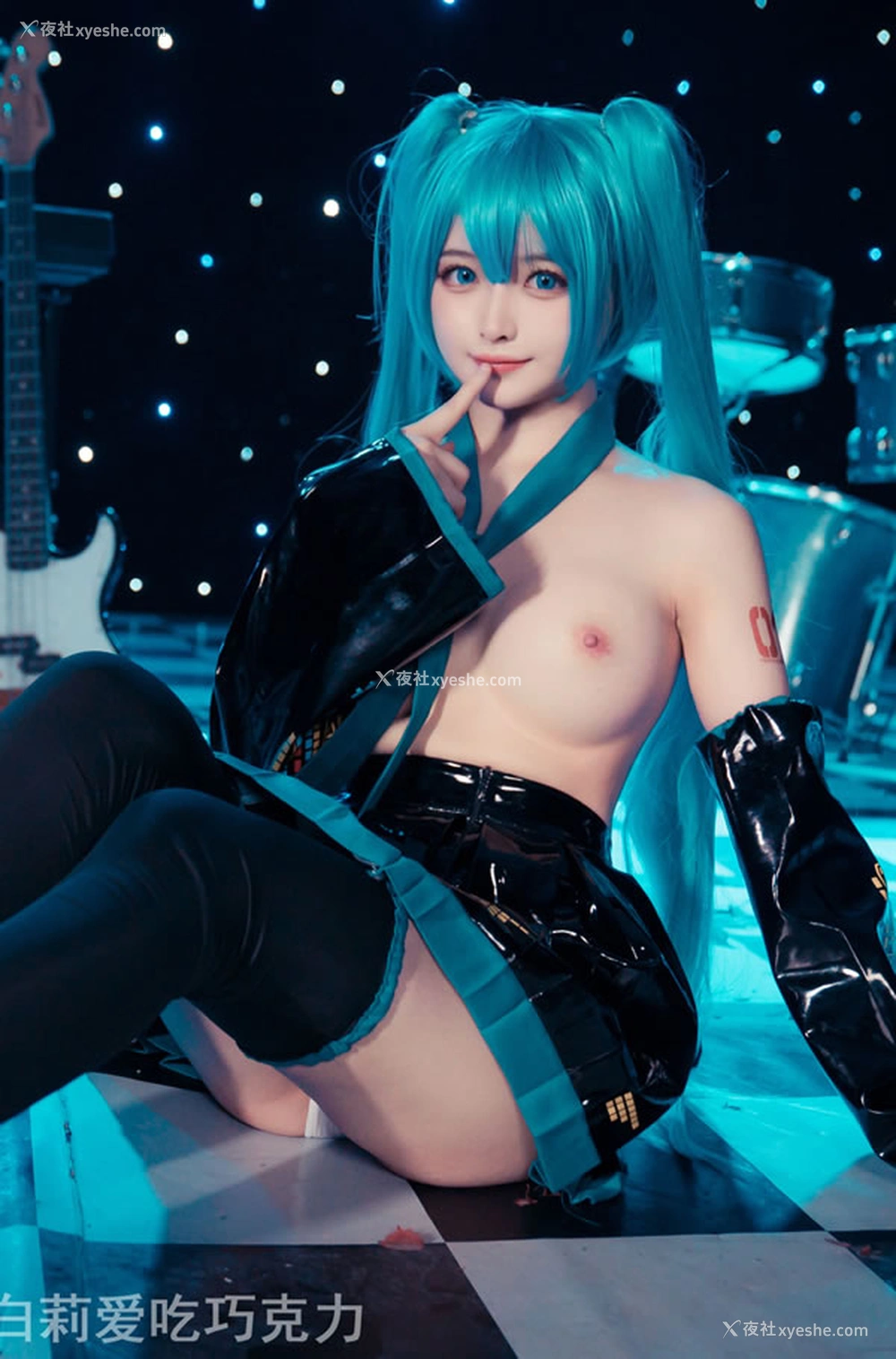 1P - 福利姬白莉爱吃巧克力 – miku无圣光图集
