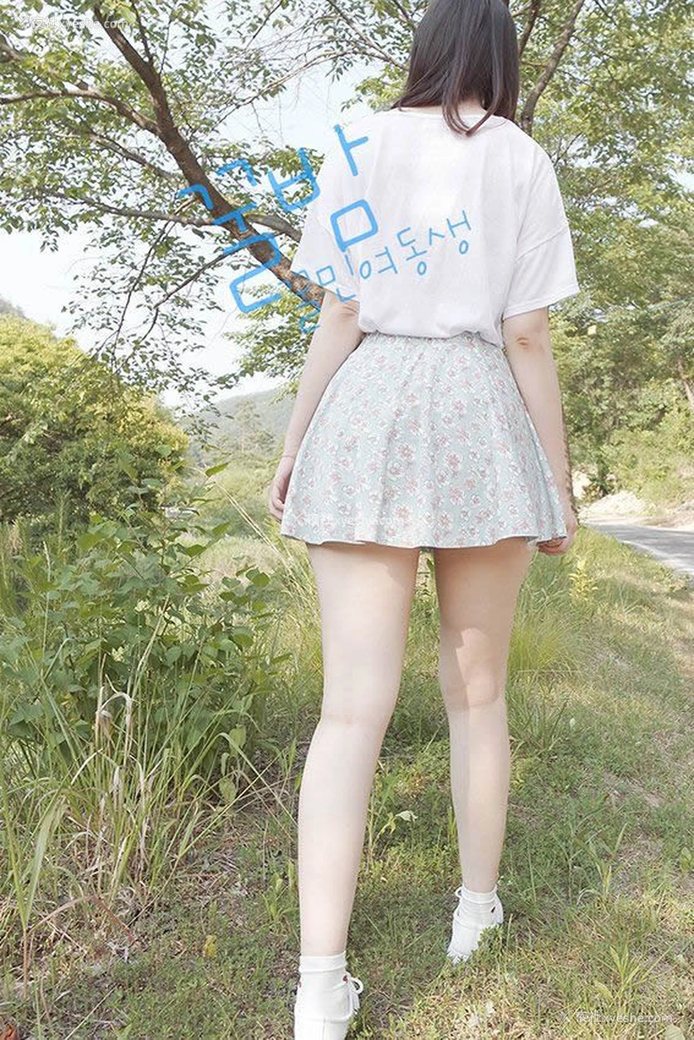 1P - 极品爆乳小美女私拍无圣光人体写真曲线如丝