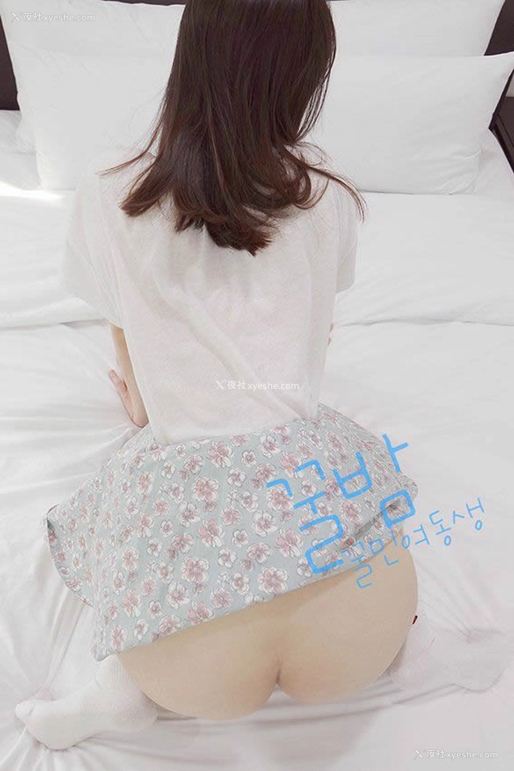 1P - 极品爆乳小美女私拍无圣光人体写真曲线如丝