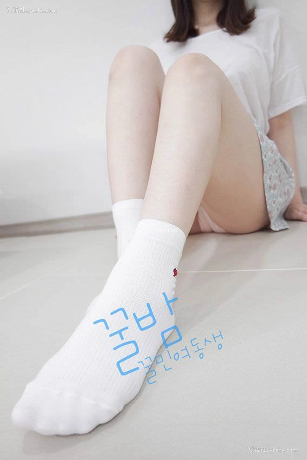 1P - 极品爆乳小美女私拍无圣光人体写真曲线如丝