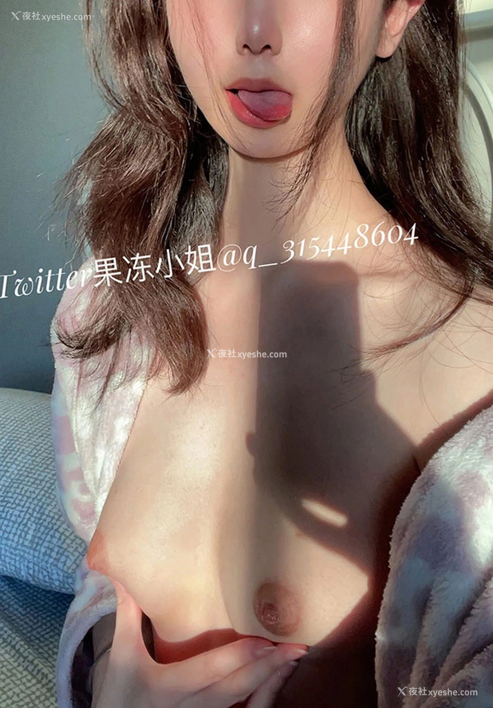 1P - 推特美女果冻小姐的居家自拍人体秀