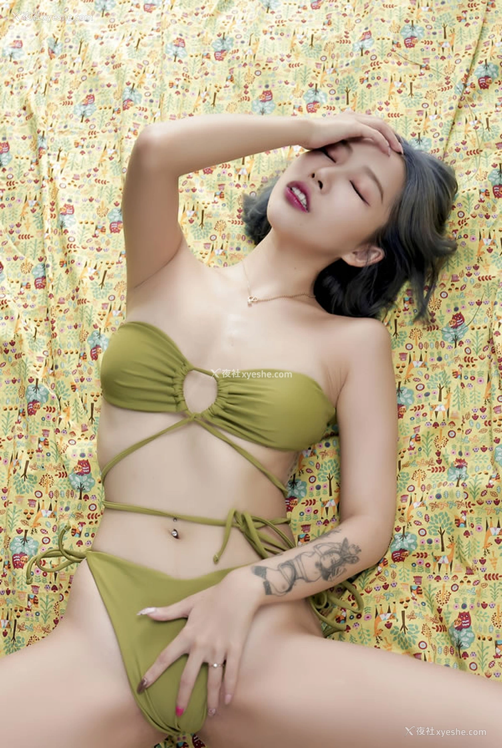 1P - 火辣美女Stacy 野外极限露出展现人体之美3