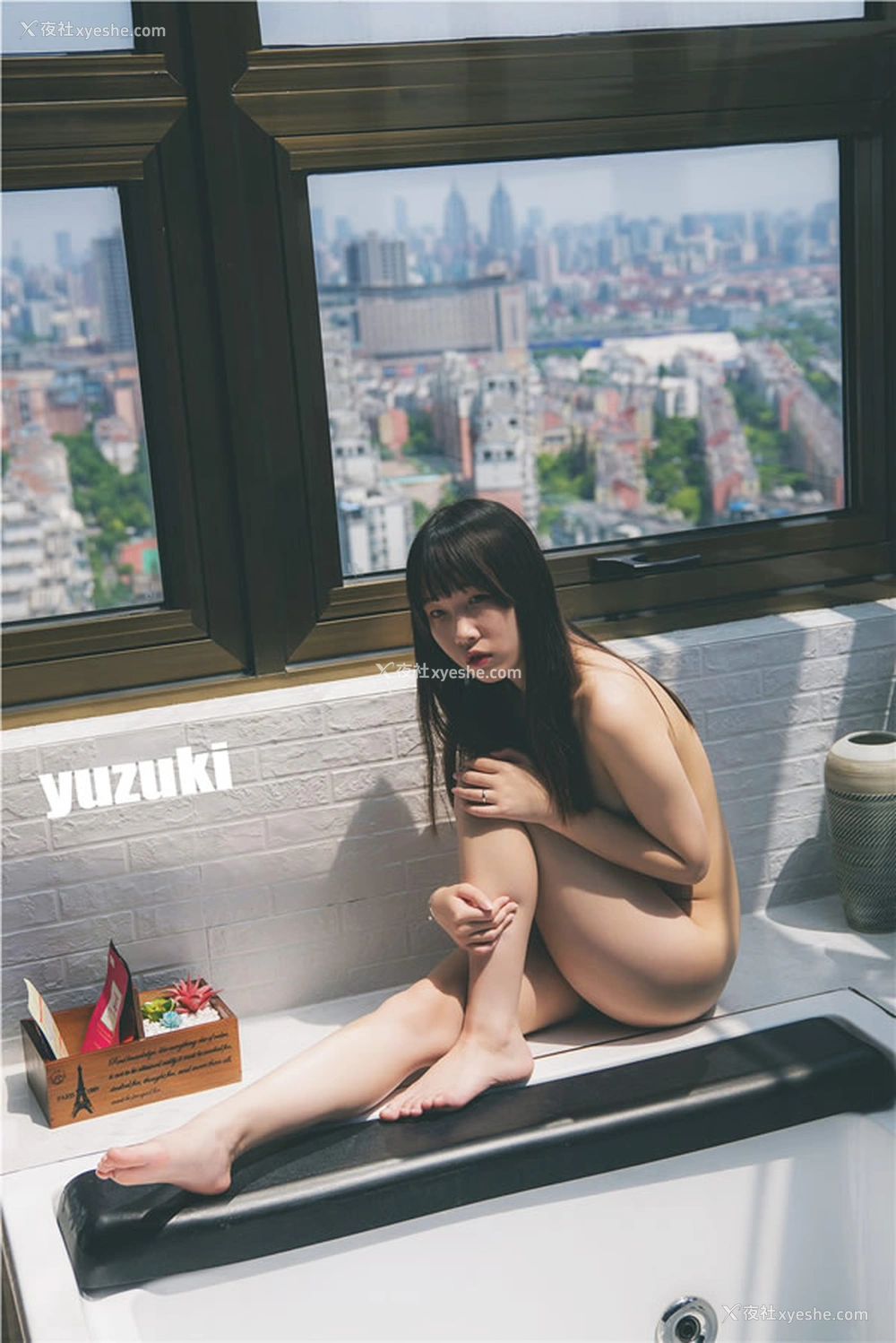 1P - 极品柚木之天台日光浴无圣光大胆人体艺术套图写真