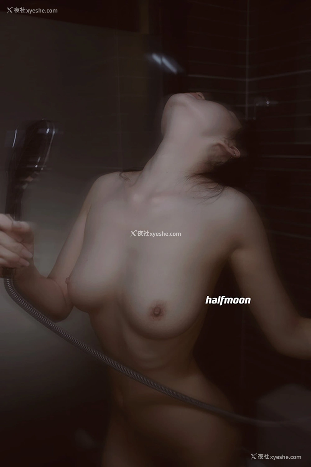 1P - 摄影师Halfmoon镜头下的美女尺度私拍合集3