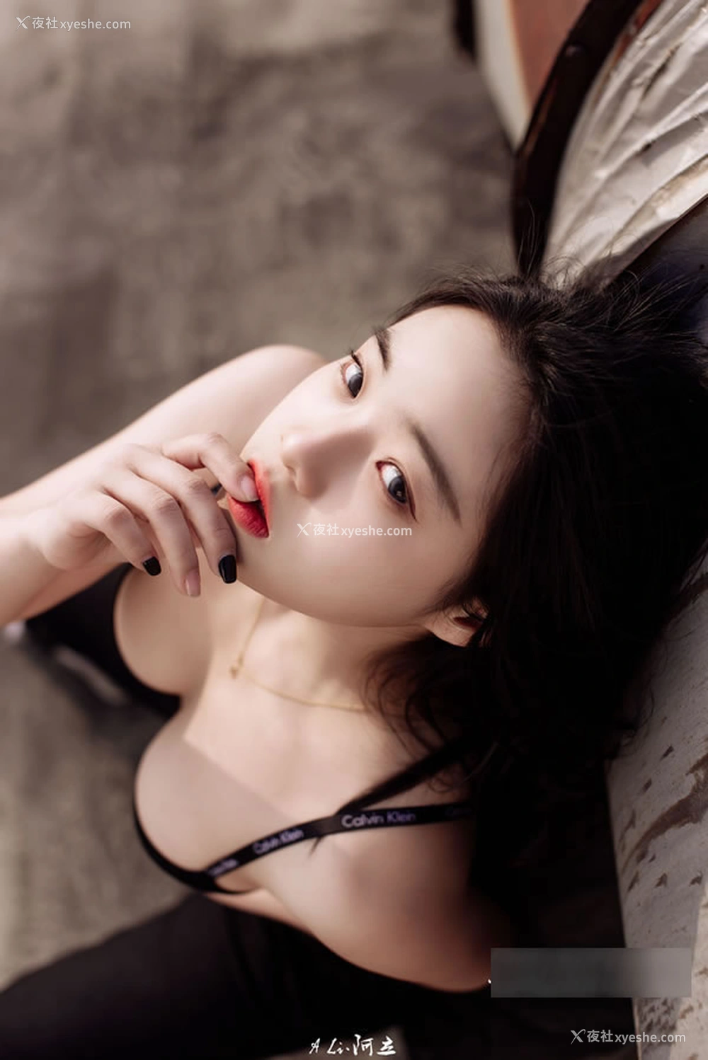 1P - 网红美女沉沦的猫露脸天台私拍尺度图集