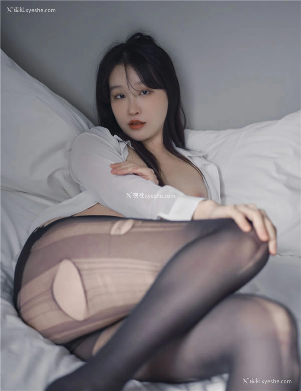 1P - 性感的OL美女Leesnoww白衣黑丝无圣光图集