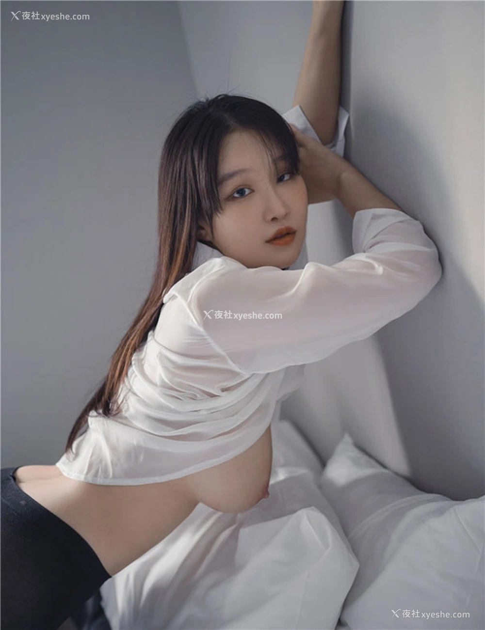1P - 性感的OL美女Leesnoww白衣黑丝无圣光图集