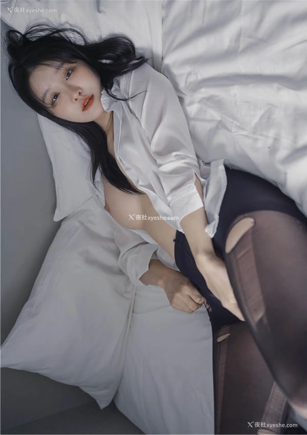 1P - 性感的OL美女Leesnoww白衣黑丝无圣光图集