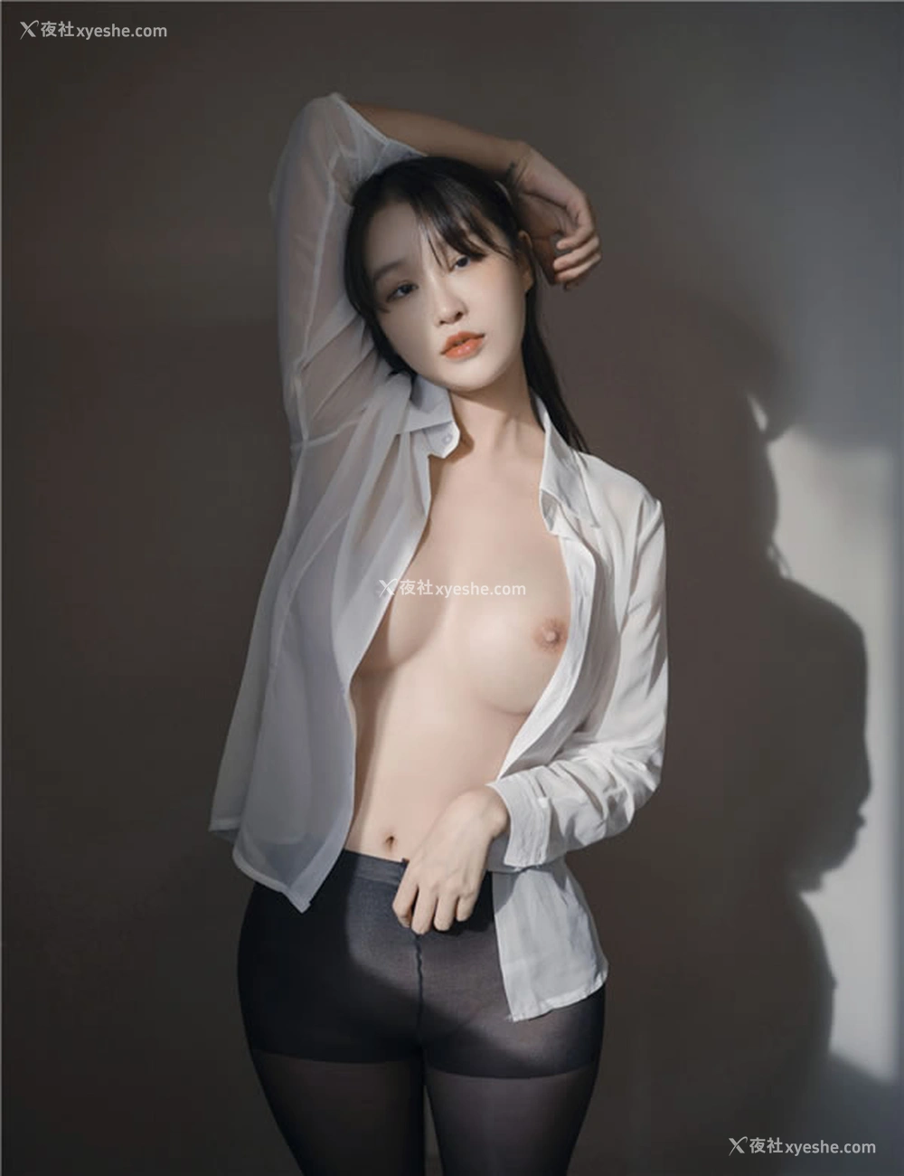 1P - 性感的OL美女Leesnoww白衣黑丝无圣光图集