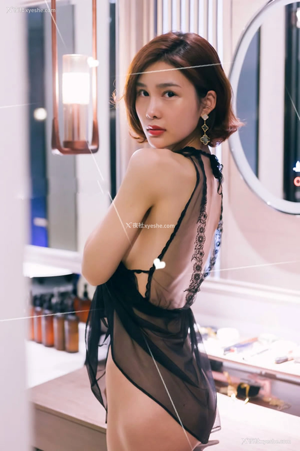 1P - 大奶女神闫盼盼18年7月写真-透视无圣光人体写真
